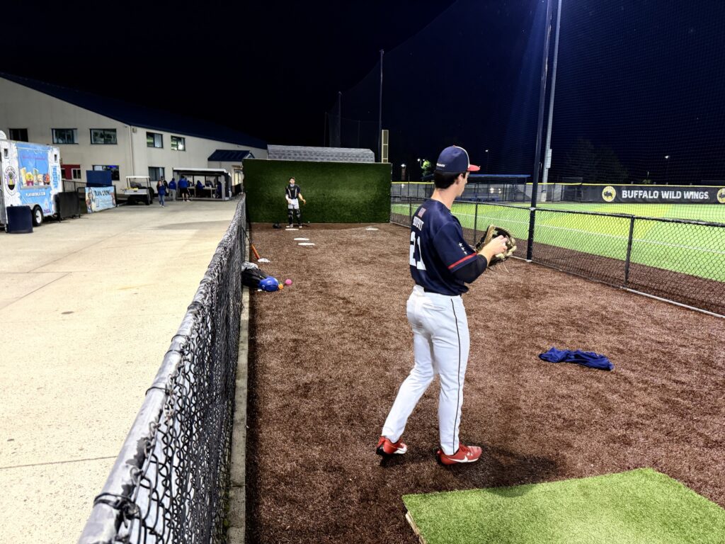 Davis Murphy #21 warming up in the bullpen before the Diamond Jacks game